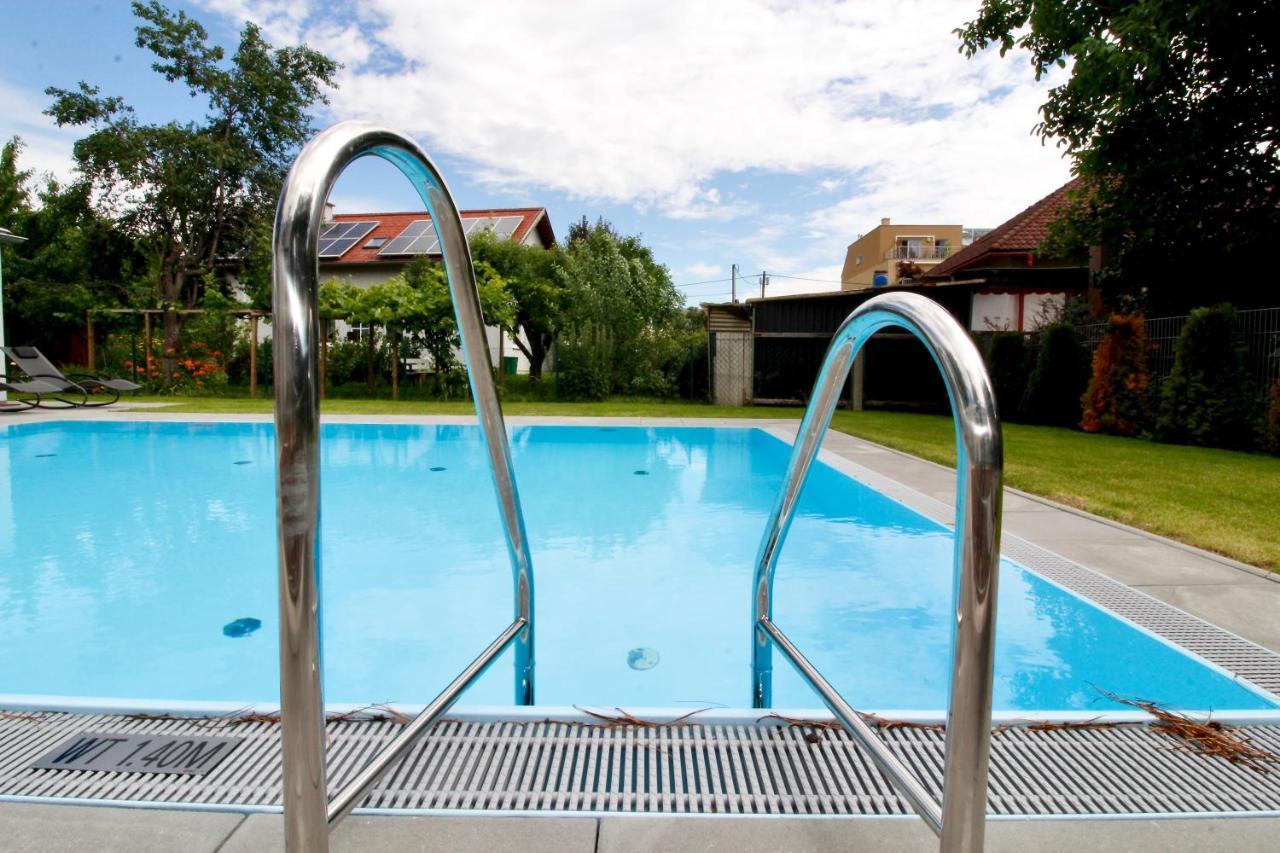 Maureen Lovely 2 Bedroom Unit With Community Pool Wina Bagian luar foto